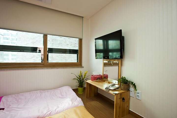 Room 14 of 35