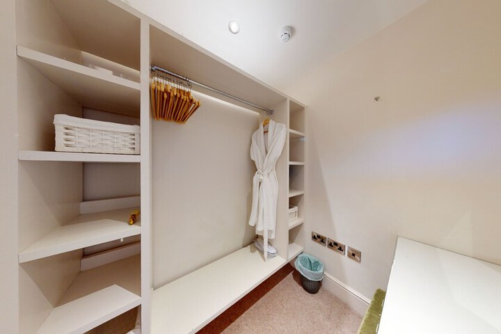 Room 13 of 97