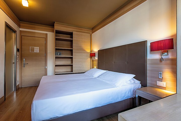 Room 4 of 30