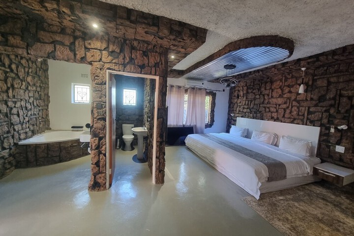 Room 2 of 93