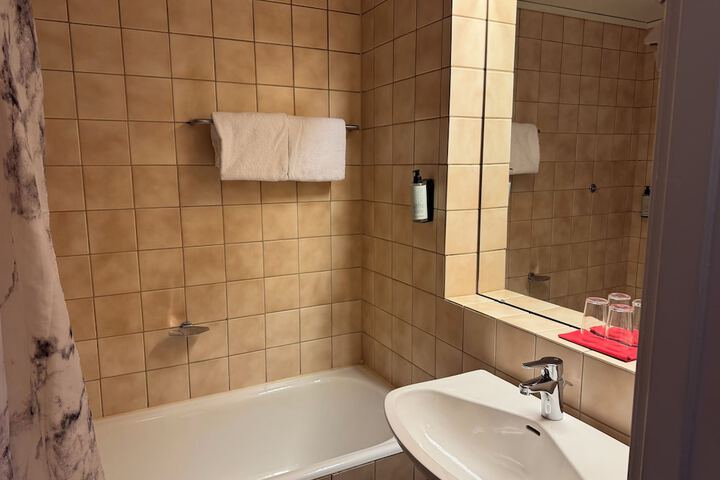 Room 149 of 209