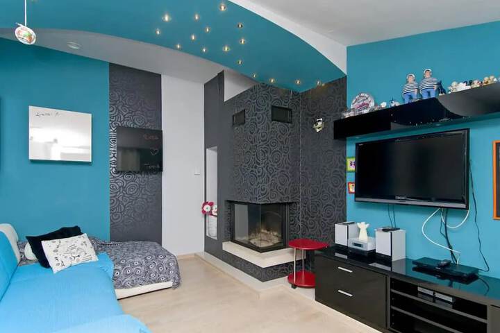 Room 13 of 65