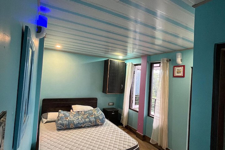 Room 4 of 7
