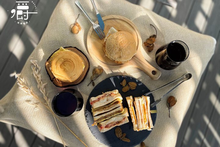 Breakfast/Coffee Service 76 of 117