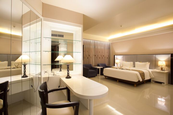 Room 3 of 64