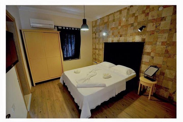 Room 6 of 10