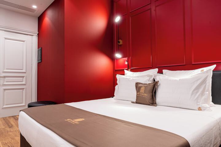 Room 7 of 82