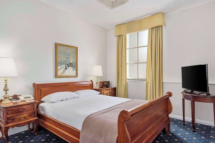 Room 27 of 79