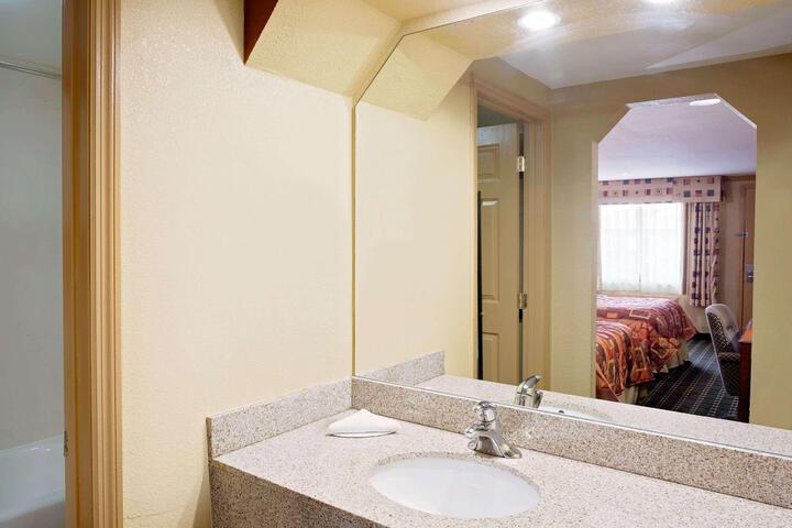 Standard Double Bed (2 of 8)