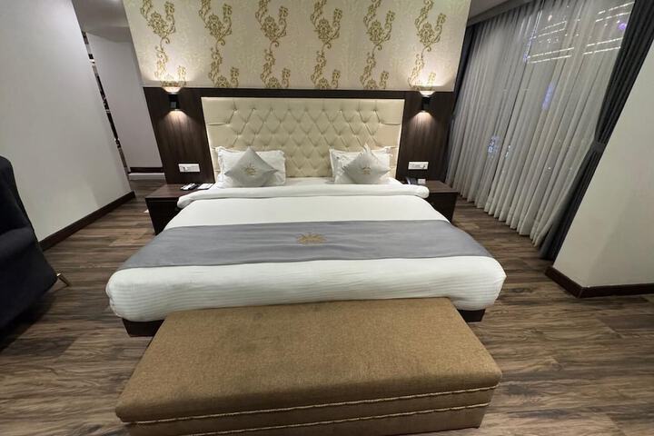 Room 13 of 29