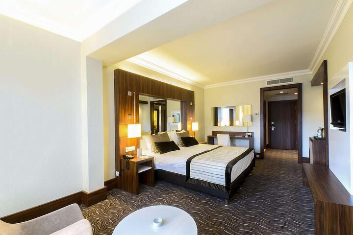 Room 25 of 90