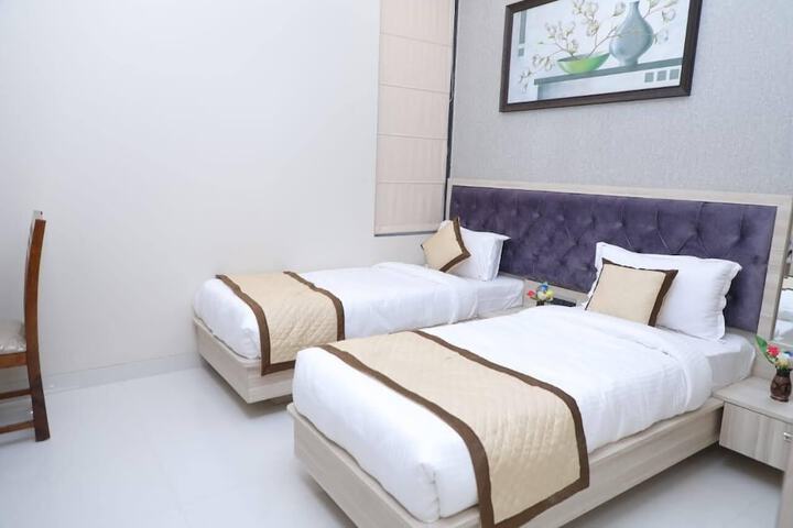 Room 4 of 16