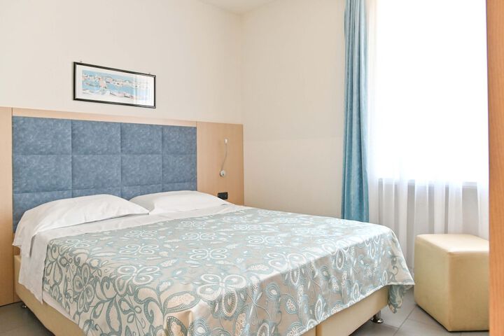Room 13 of 52