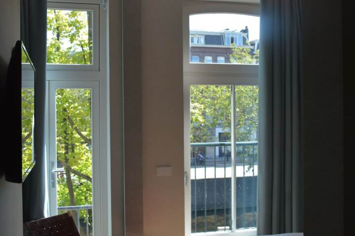 Room 40 of 83