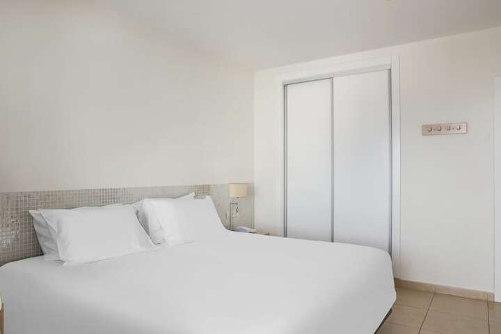 Room 9 of 63