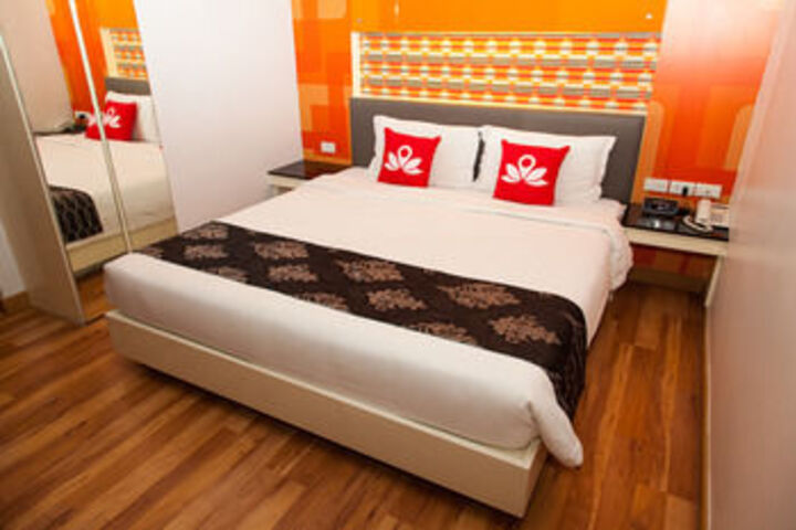 Room 9 of 26