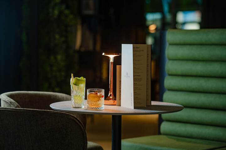 Lounge 98 of 114