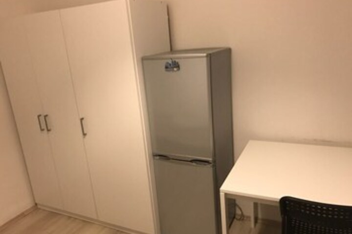 Room 9 of 13
