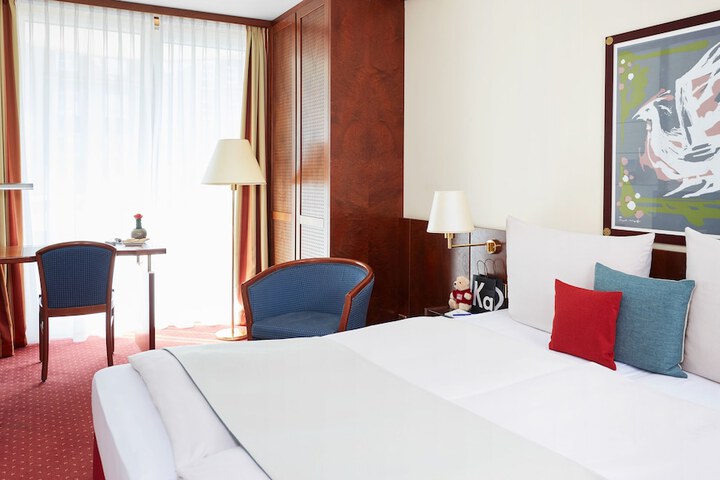 Room 5 of 43