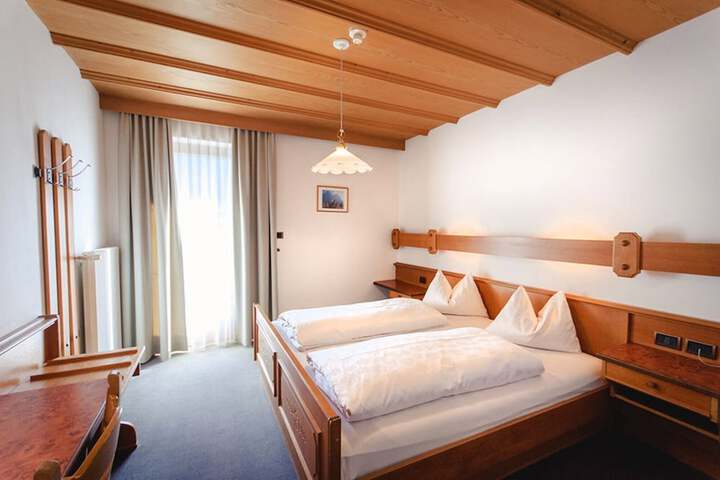Room 5 of 70