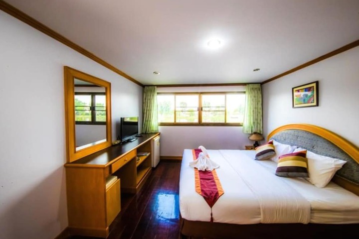 Room 10 of 93