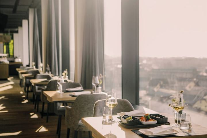 Dining 16 of 34