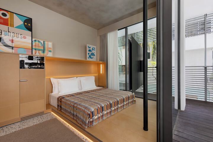 Room 7 of 34