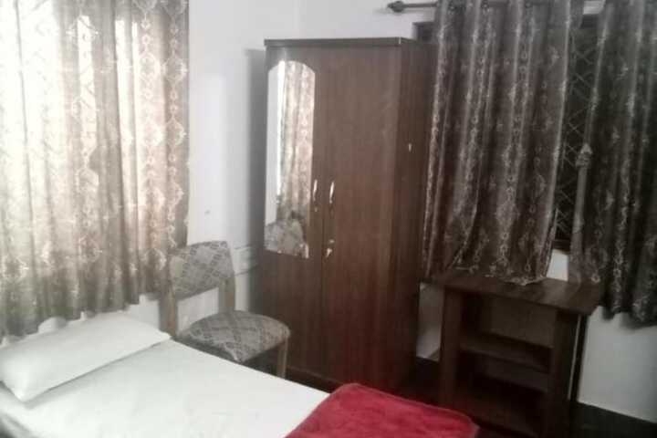 Room 9 of 12