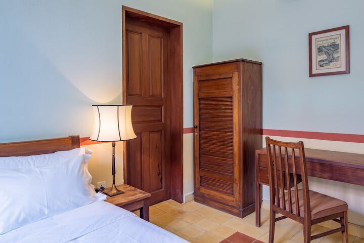 Room 3 of 40
