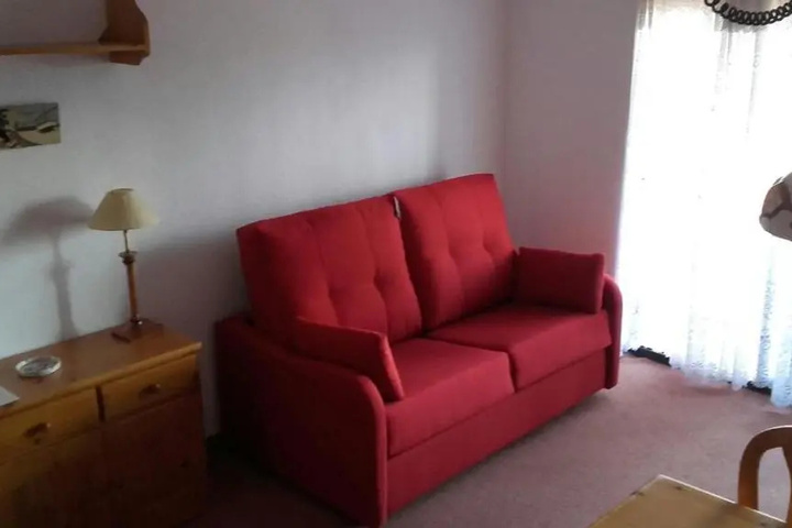 Room 4 of 12