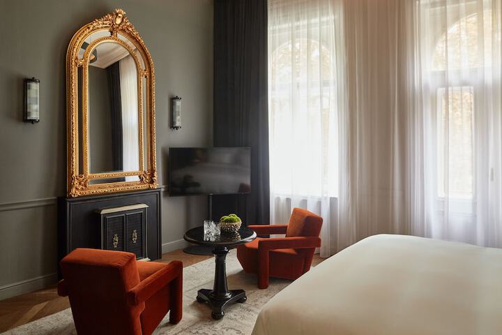 Room 8 of 32