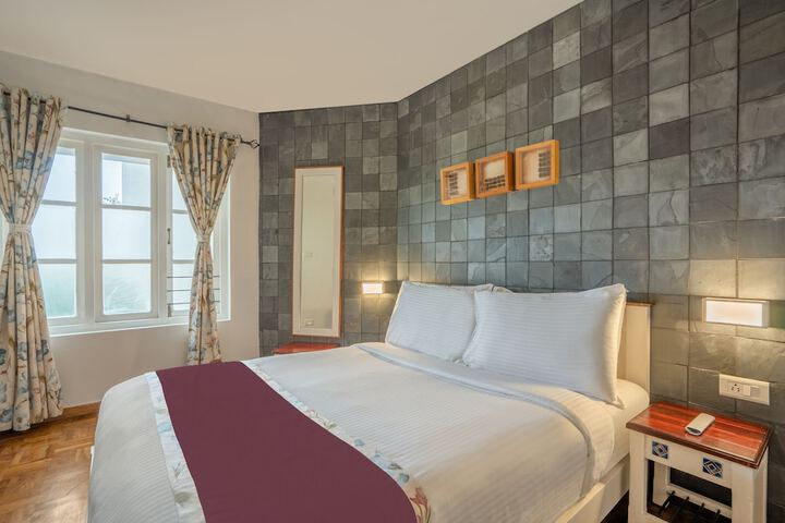 Room 15 of 153