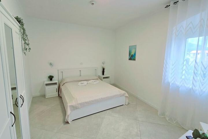 Room 8 of 16