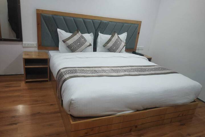 Room 3 of 12