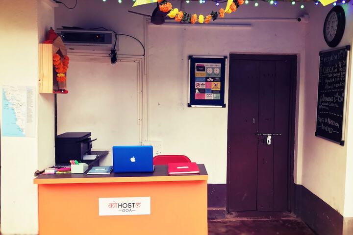 COHOSTEL