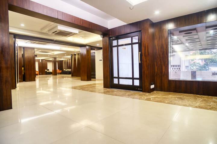 Ballroom/Hall 59 of 78
