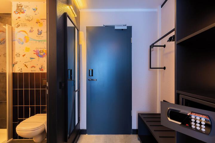 Room 47 of 110