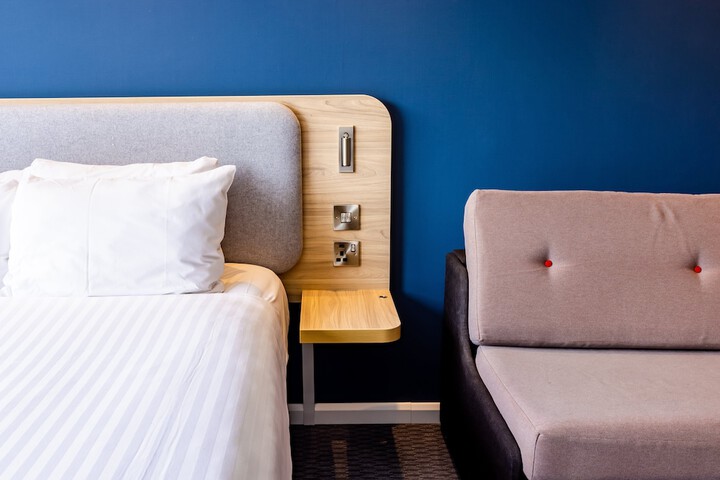 Room 4 of 32