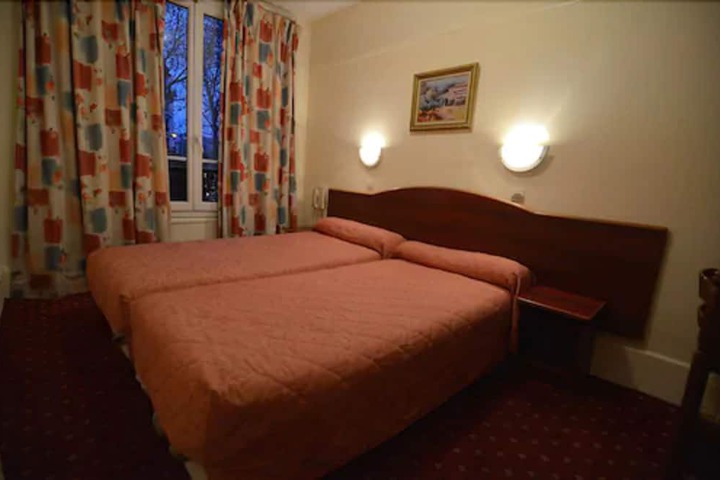Room 52 of 70