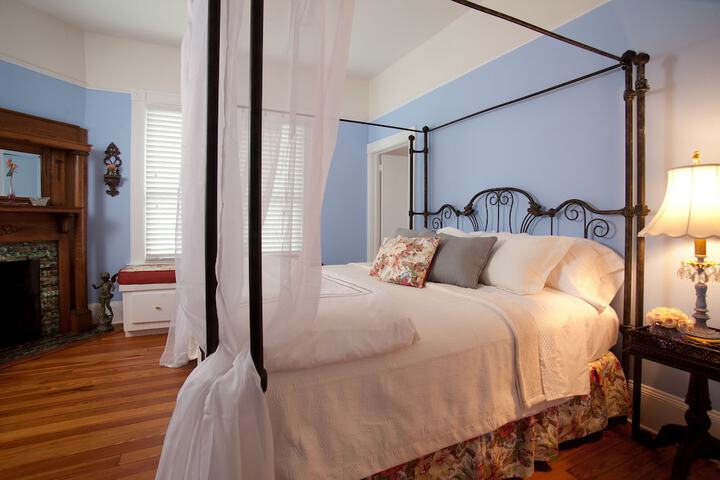 Room 6 of 21