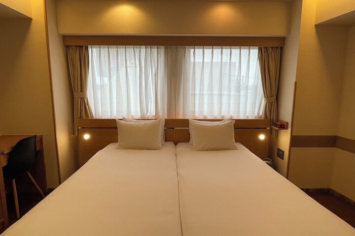 Room 28 of 72