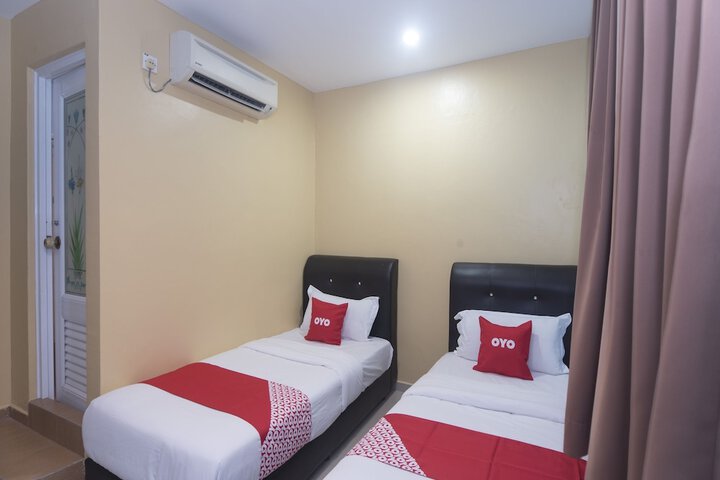 Room 9 of 33