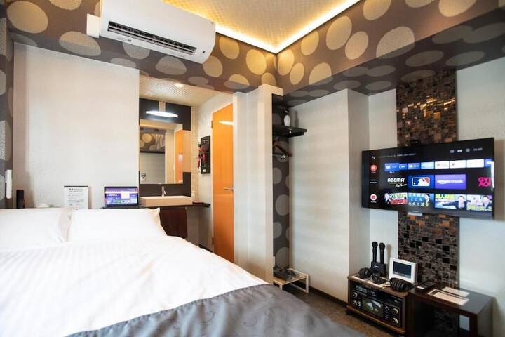 Room 10 of 26