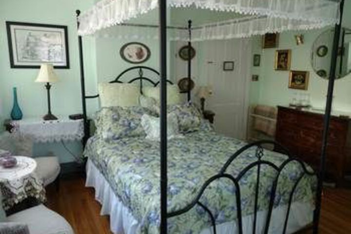 Room 11 of 33