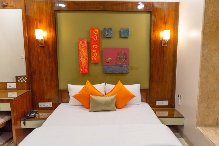 Room 16 of 30