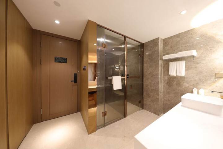 Room 54 of 83