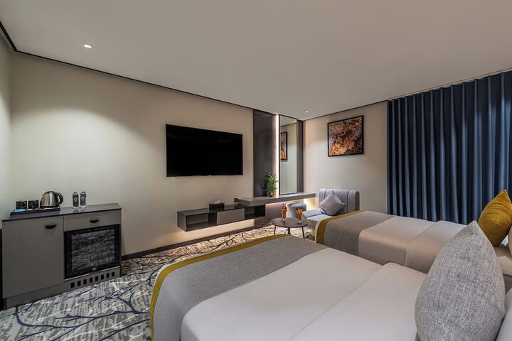 Room 13 of 44