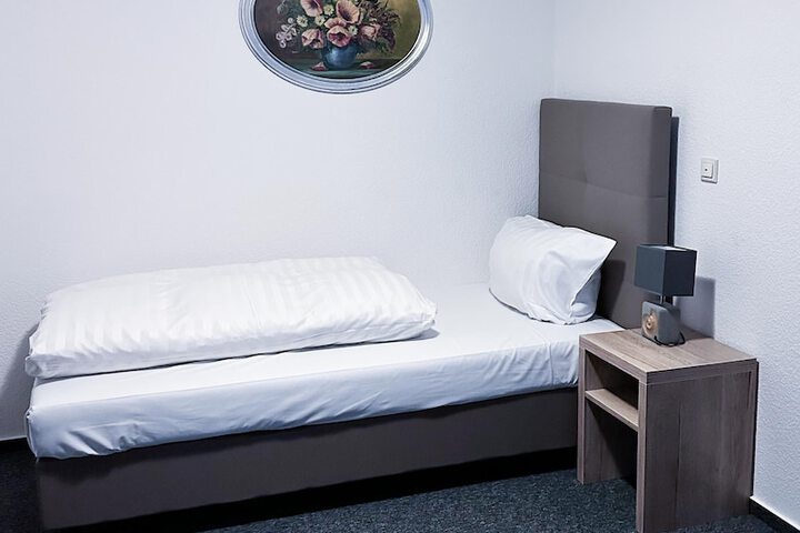 Room 18 of 76