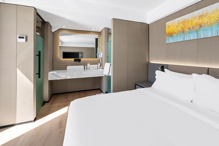 Grand King Bed (4 of 7)