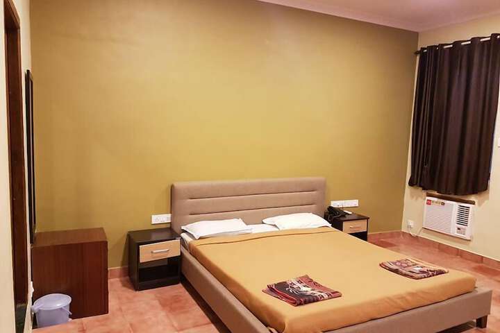 Room 34 of 157
